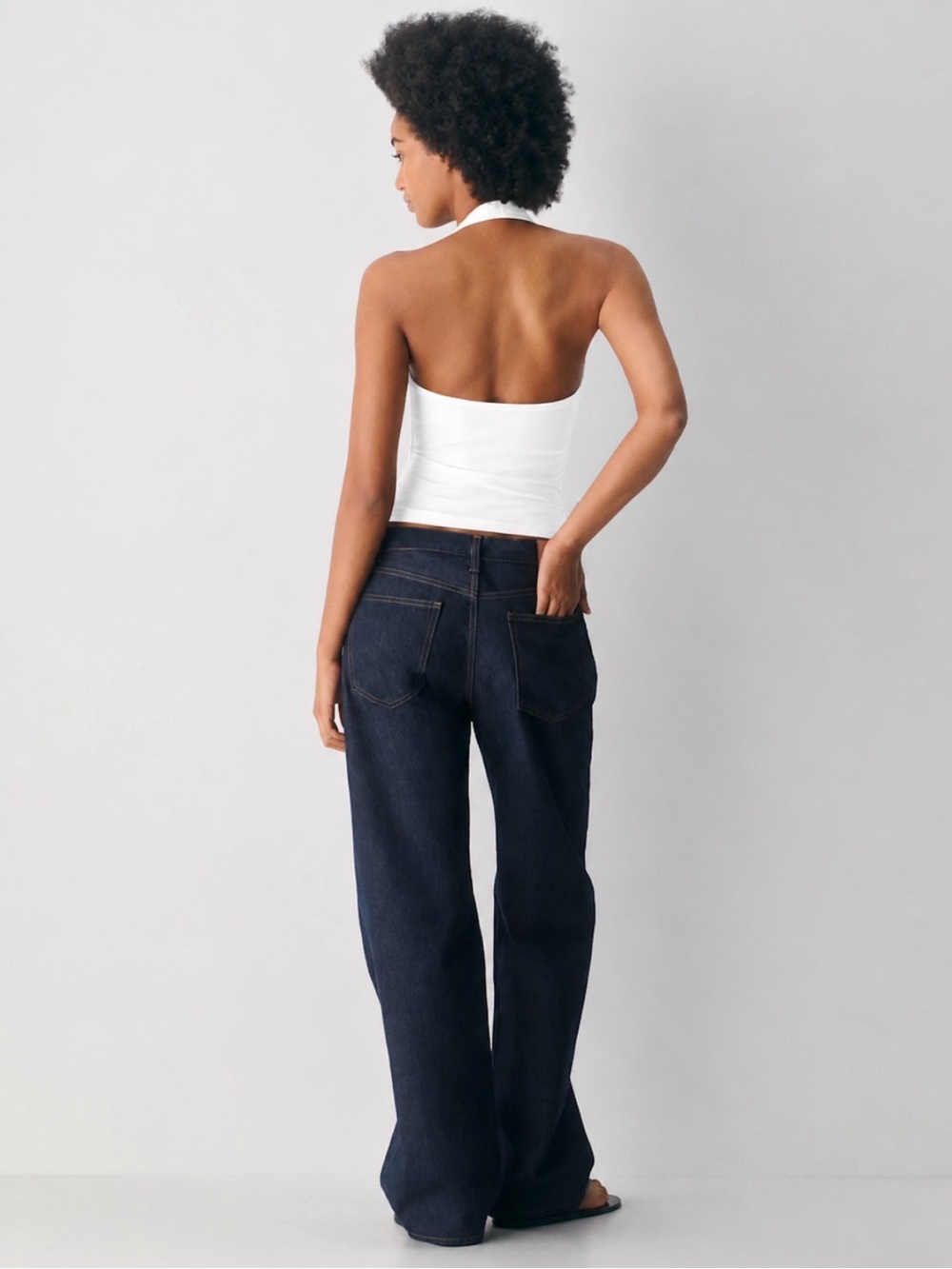 Aritzia Built-In Bra HomeStretch™ Smooth Timbre White Halter Comfort Top NWOT - Picture 4 of 5
